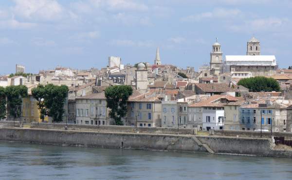 Arles by the river picture