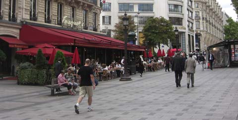 the Arc de Triumph pavement cafe picture