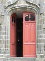 Louvigne du Desert church door