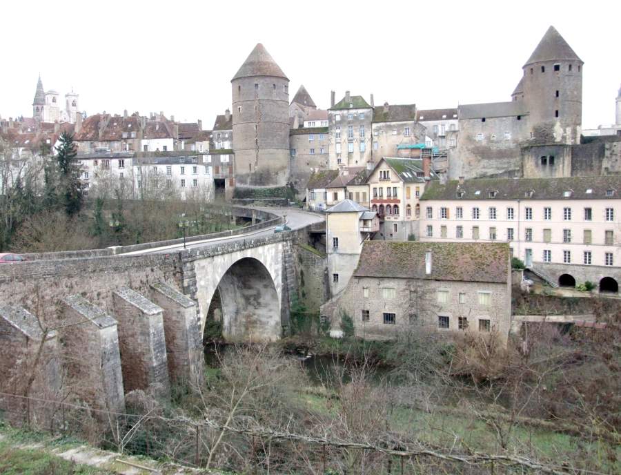 Semur-en-Auxois 