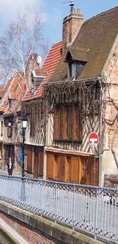 Amiens old house