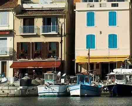 cassis harbour picture