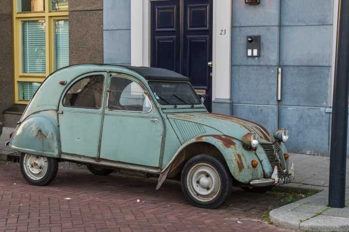 Citreon 2CV in need of restoration