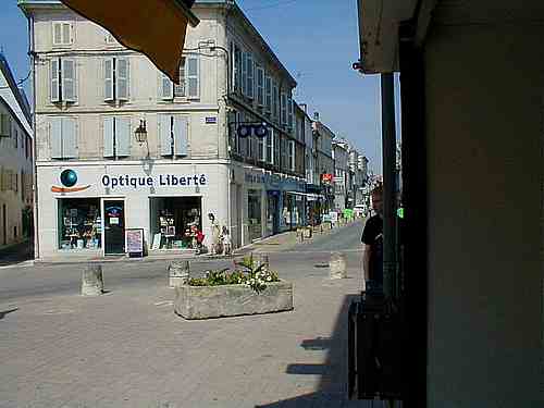 St Jean d Angely French town picture 2