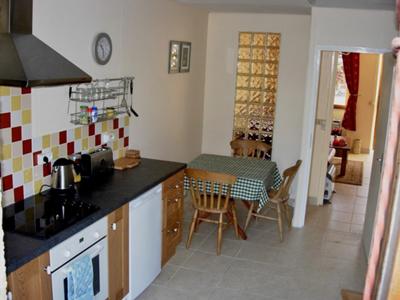 Open plan kitchen & dining