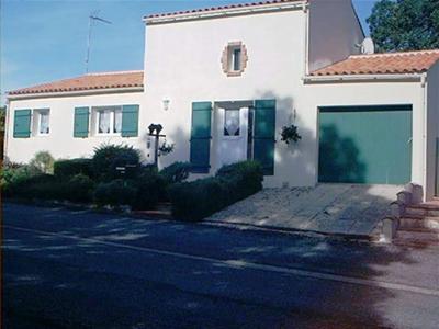 Attractive Modern Detached Family House