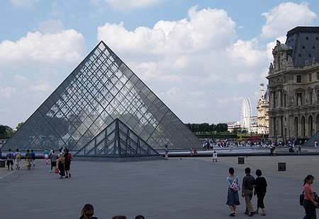 louvre pyramid picture
