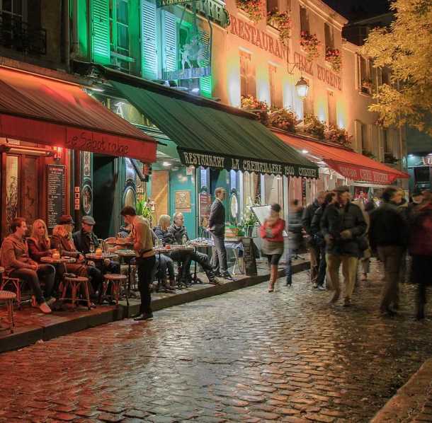 montmartre cafe picture
