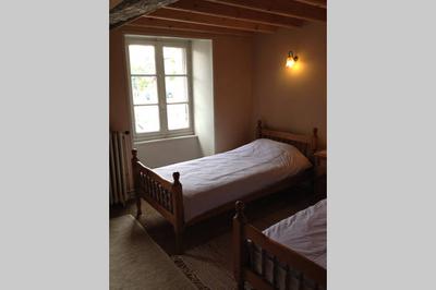 Spacious twin bedroom 