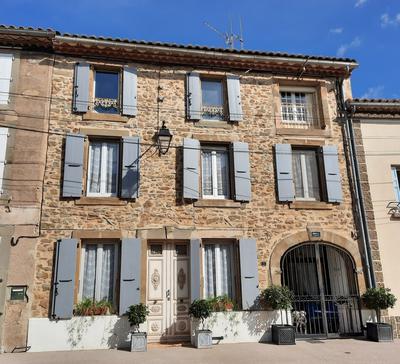 Maison du Coquelicot, Village House