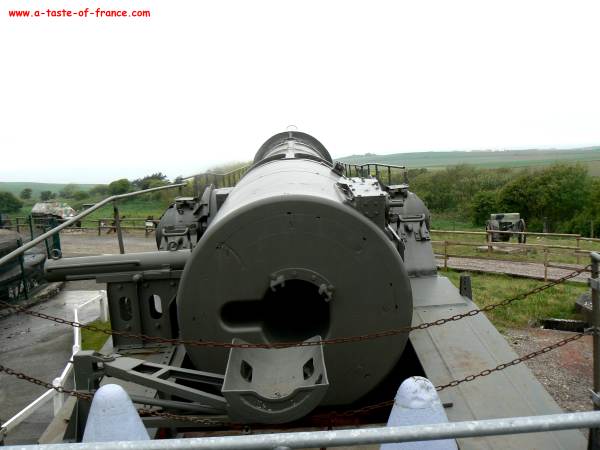 Railway gun at the battery todt picture 