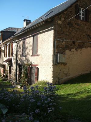 The cottage and adjacent neighbour's house
