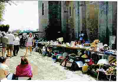 The village of Cissy in the Charentes car boot