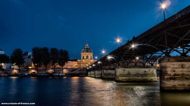 Pont des Arts Paris> 
<p><b>Pont des Arts river Seine Paris
</b></div>

<div class=